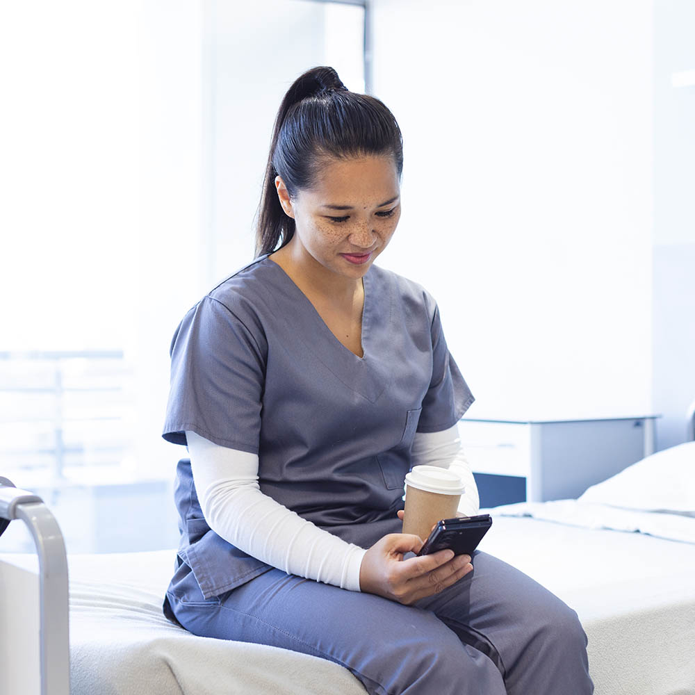 Nurse preparing for mobile woundcare in Reno at Atrium Woundcare